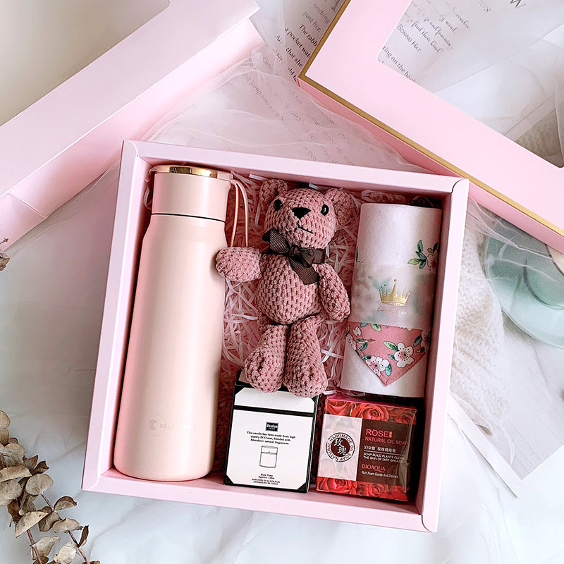 Logo customization company gives employees and customers practical hand gift boxes